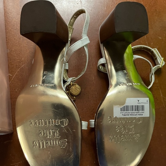 Brand new in box gorgeous white patent sandals by JUICY COUTURE - Picture 4 of 5